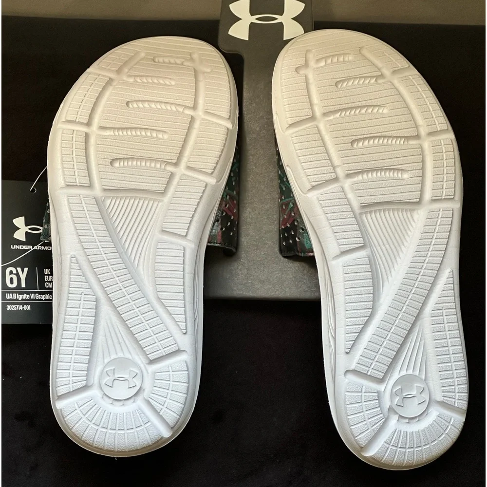 Under Armour Youth Boys Adjustable Strap Slides Sandals (Black / Green) GS 3Y 6Y
